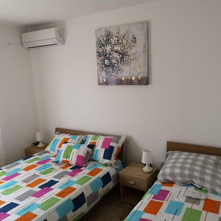 Tomek Apartment Vir Exterior foto