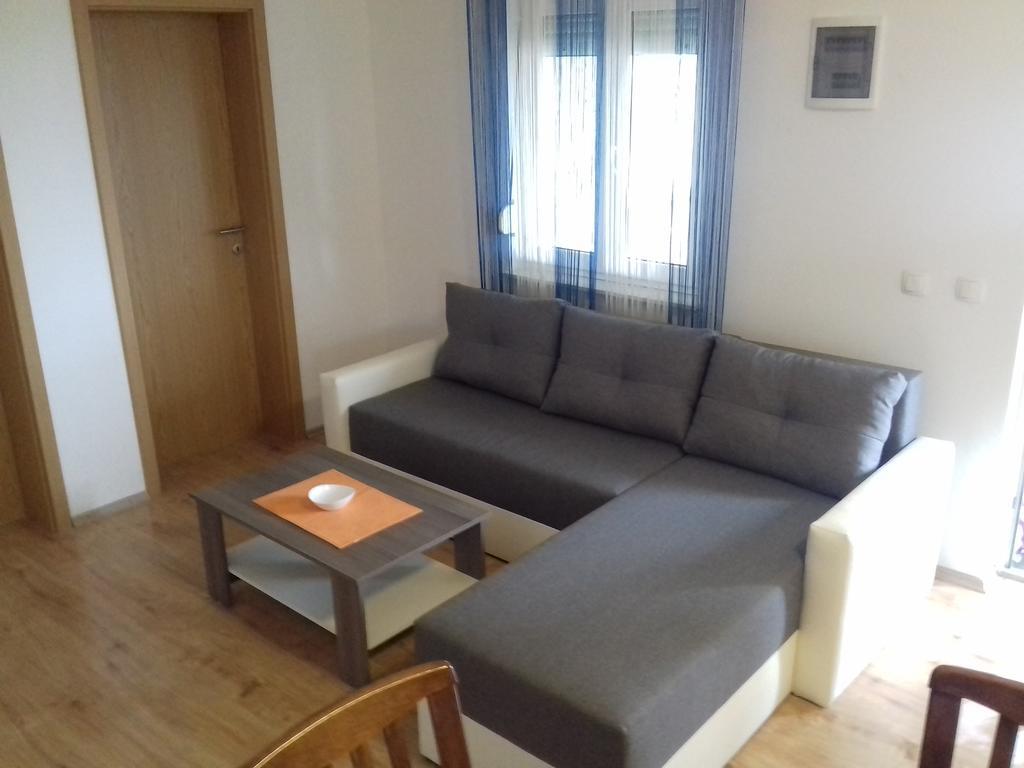 Tomek Apartment Vir Exterior foto