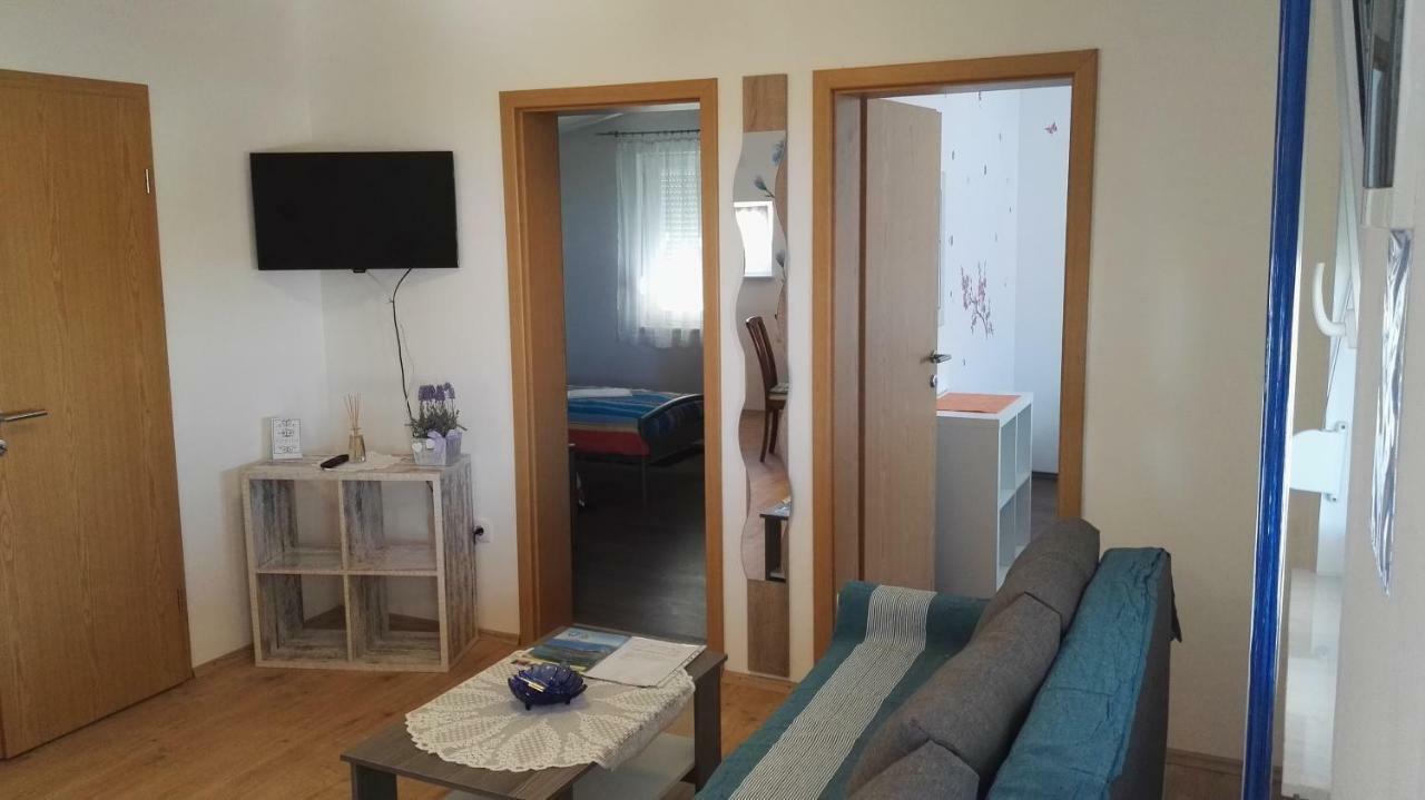 Tomek Apartment Vir Exterior foto