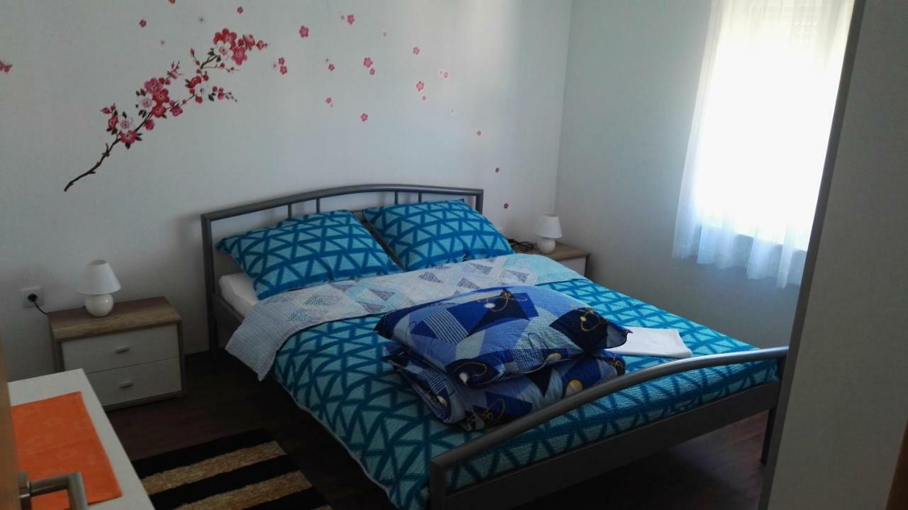 Tomek Apartment Vir Exterior foto
