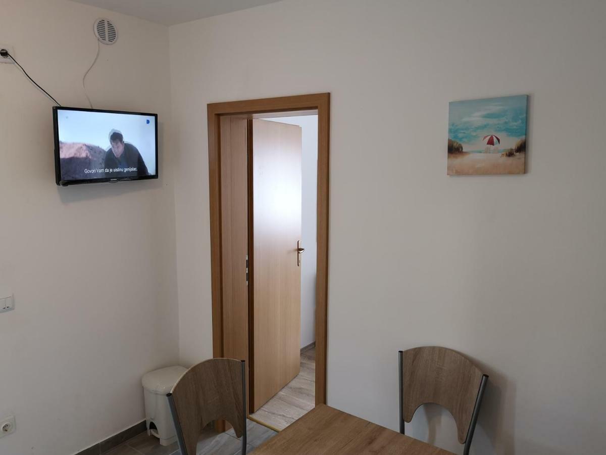 Tomek Apartment Vir Exterior foto