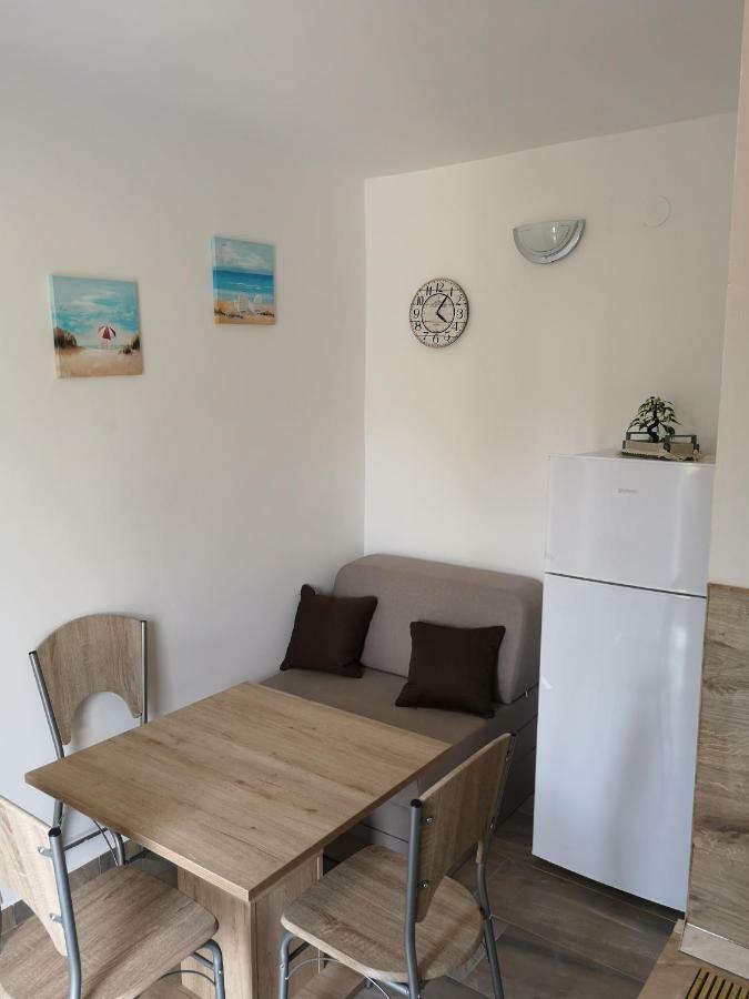 Tomek Apartment Vir Exterior foto