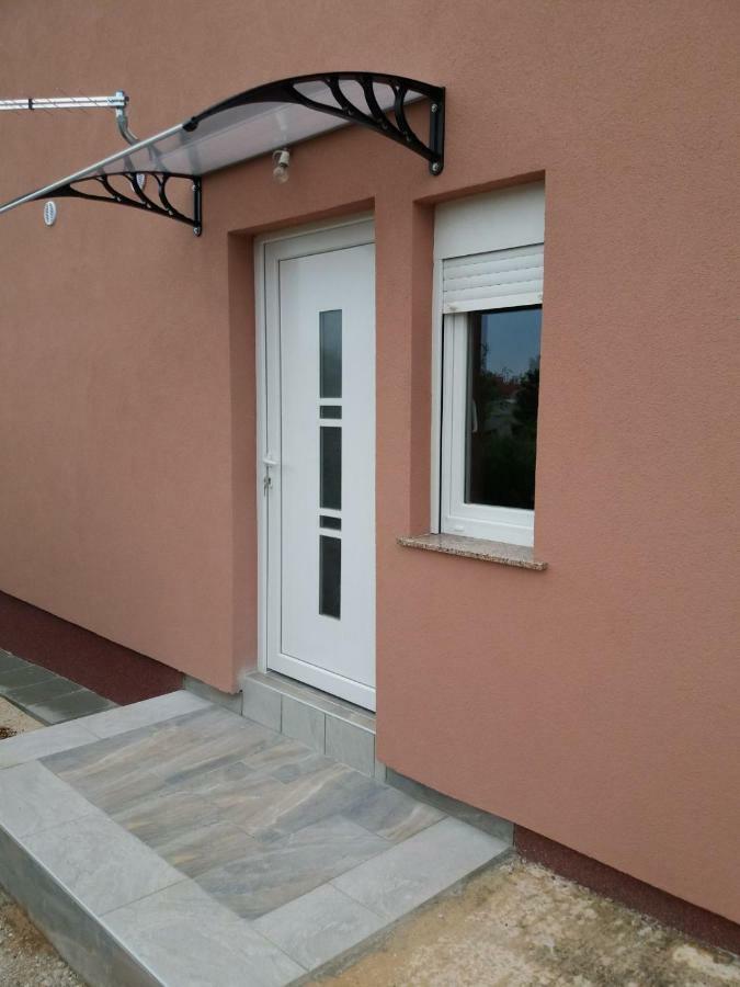Tomek Apartment Vir Exterior foto