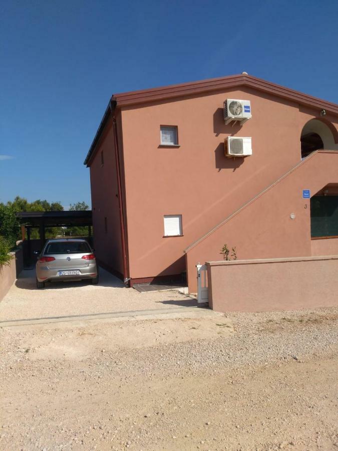 Tomek Apartment Vir Exterior foto