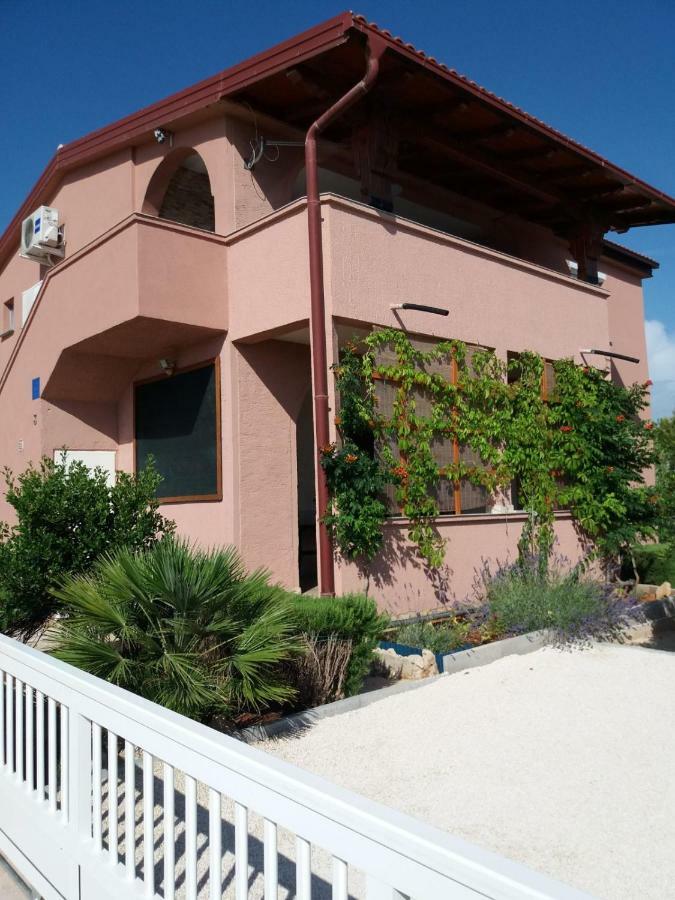 Tomek Apartment Vir Exterior foto