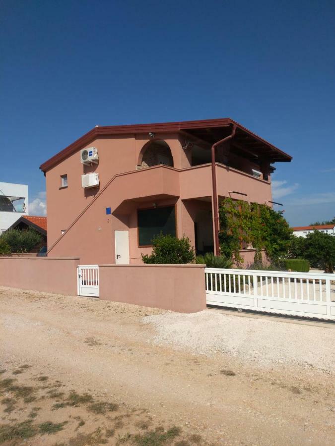 Tomek Apartment Vir Exterior foto